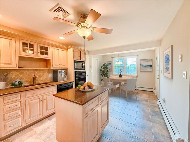 Building Photo - 4 Dutch Ct