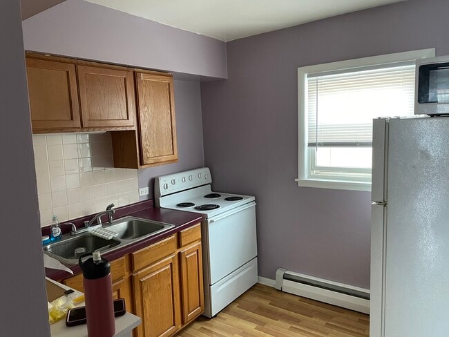 Building Photo - 1324 E Roosevelt Rd