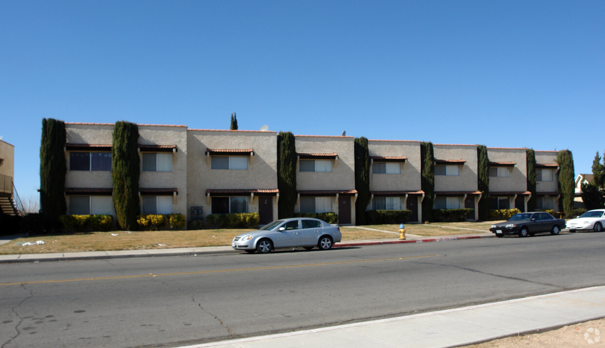 Primary Photo - Crestwood Townhomes