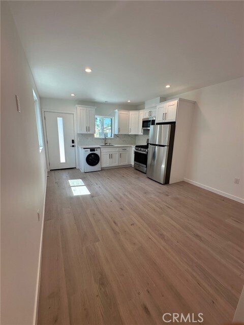 Foto del edificio - 8006 Rhodes Ave