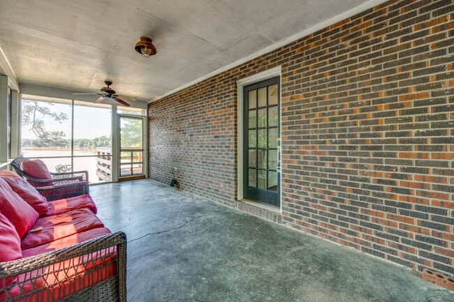 Building Photo - Lakefront living in Belmont! 3 bedroom 2 bath