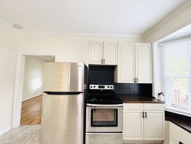 Foto del edificio - 867 Browning Ave