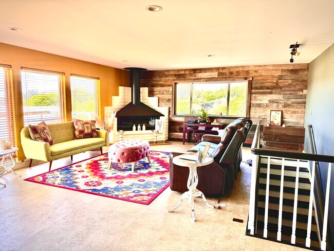 Building Photo - 407 Hecker Pass Rd