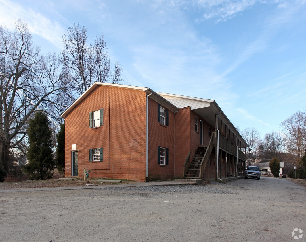 Exterior View - 220 Pitts St