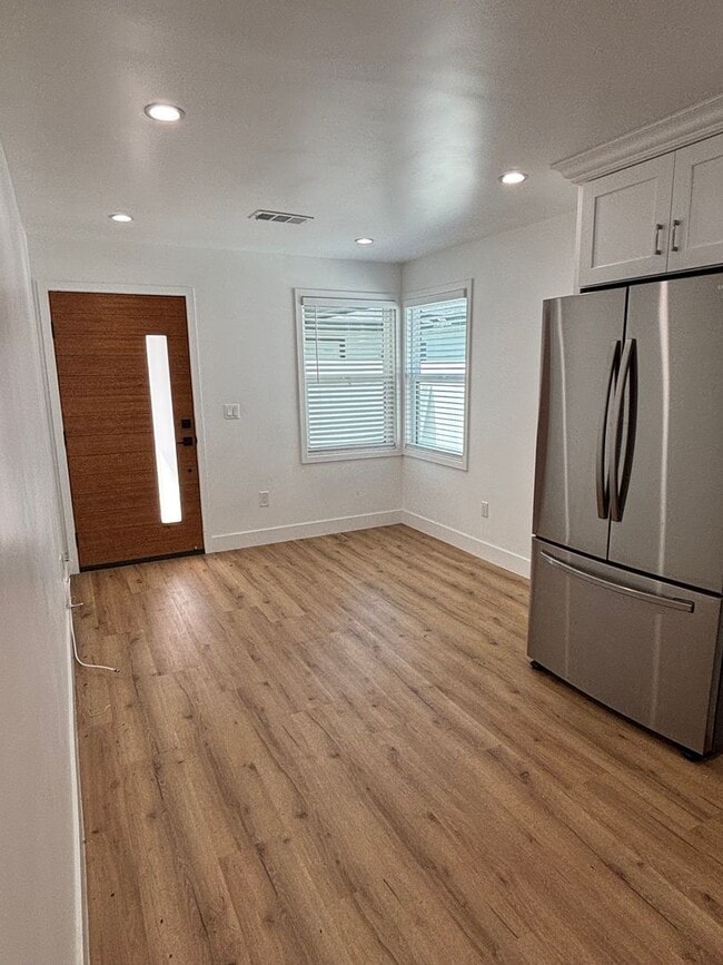 Foto del edificio - 10427 Beach St