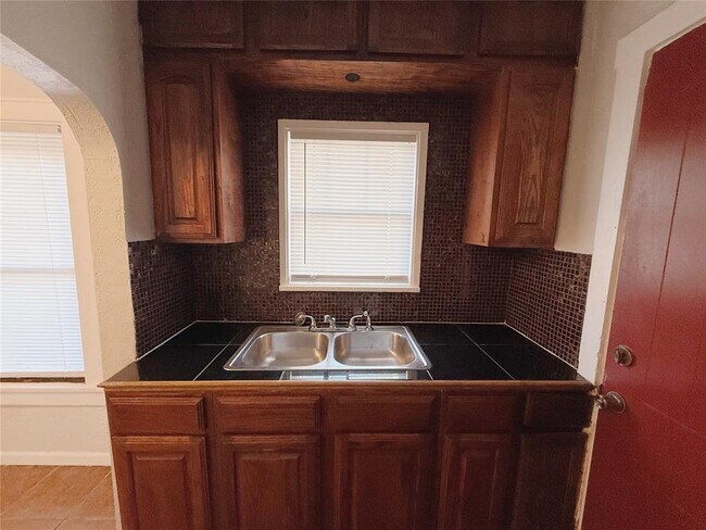 Foto del edificio - 1201 Military Ct