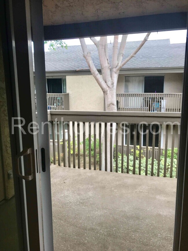 Foto del edificio - La Jolla, 8551-G Villa La Jolla, Granite C...