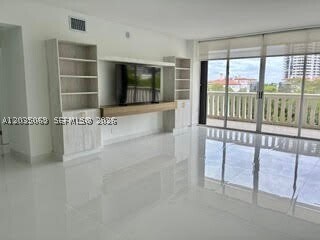 Foto del edificio - 3000 Island 603 Is