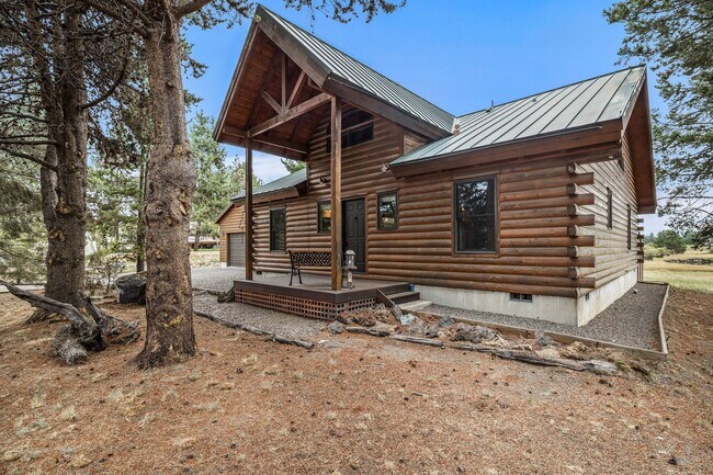 Building Photo - Log home on 3.57 riverfront acres with stu...