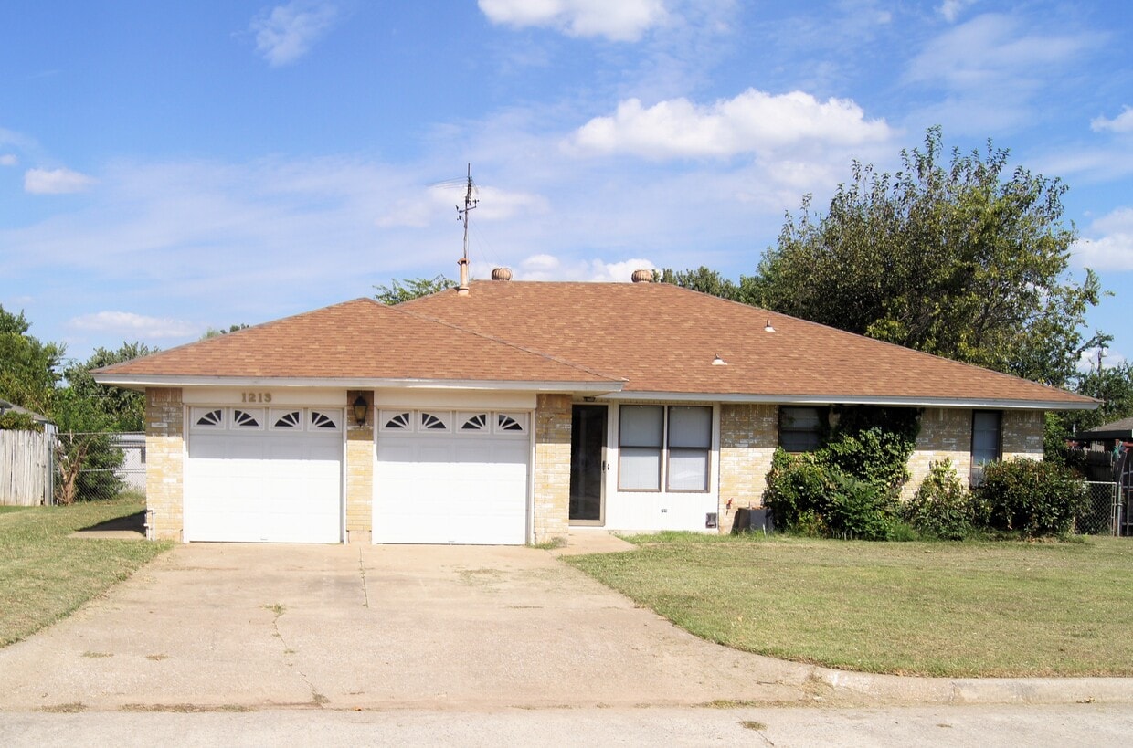 Primary Photo - 1213 Frederick Dr