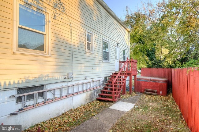 Building Photo - 2800 Lynne Ave