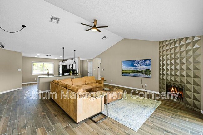 Foto del edificio - 485 Lakeshore Dr