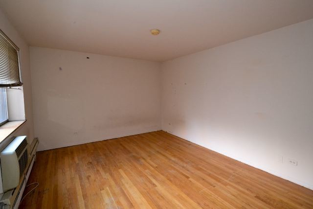 Building Photo - 657 W Wrightwood Ave