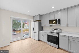 Building Photo - 13920 Baton Rouge Ct