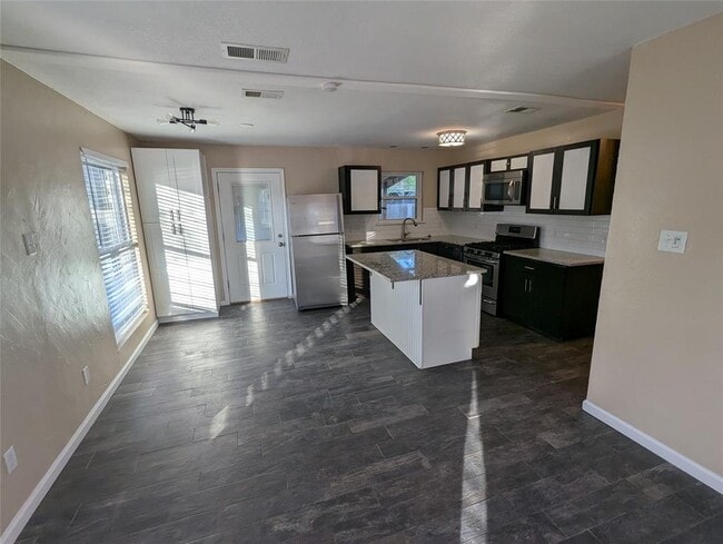 Building Photo - 5807 Cherry Park