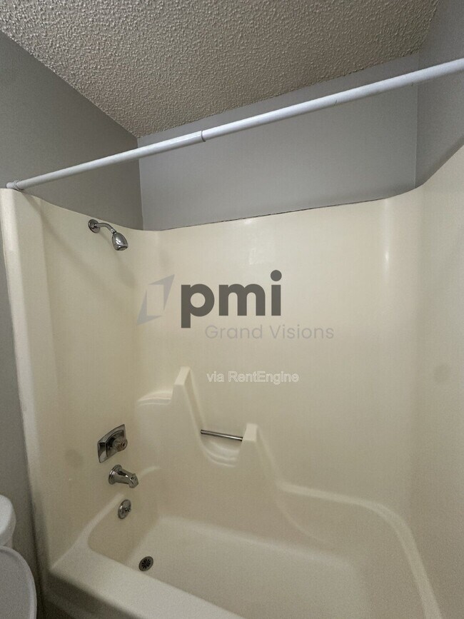 Foto del edificio - 24 W Buchanan Ave