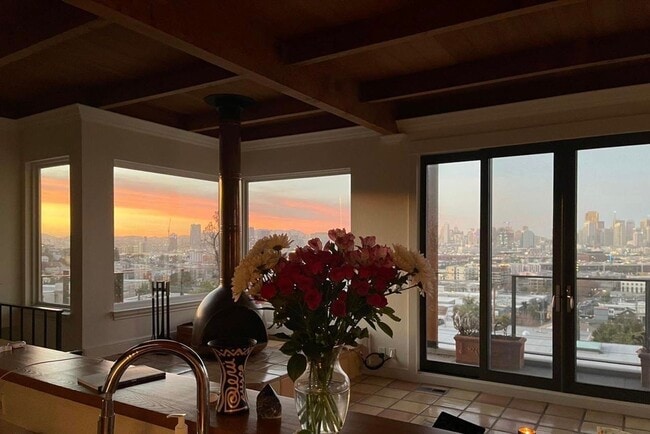 Building Photo - 3BR/2BA Potrero Hill Penthouse With Panora...
