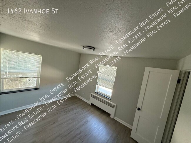 Building Photo - 1462 Ivanhoe St