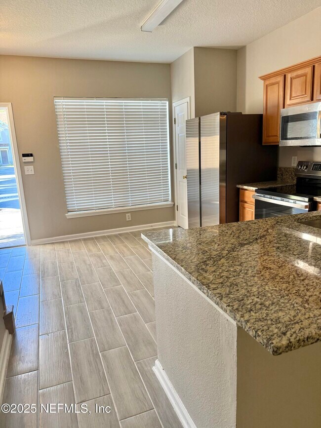 Foto del edificio - 8432 Thornbush Ct