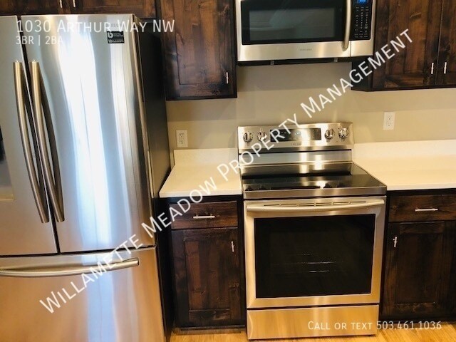 Building Photo - Newer 3 Bedroom Duplex in West Salem! Beau...