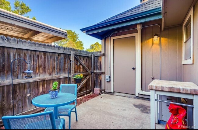 Building Photo - 5906 S. Willow Way