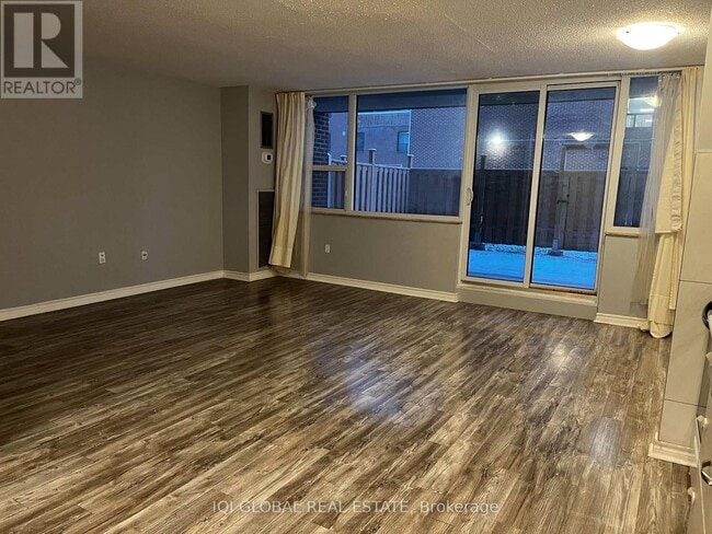 Photo du bâtiment - 4062 Lawrence Ave E