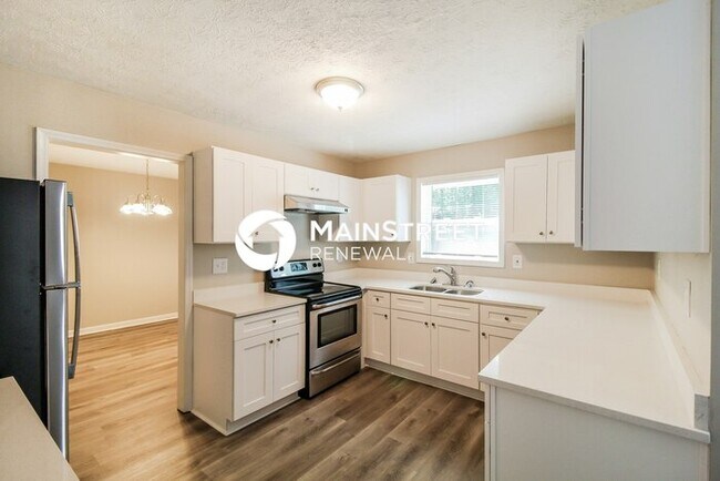 Building Photo - 4 Bedroom Pet-Friendly Home in Riverdale, ...