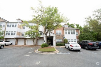 Building Photo - 2801 Chancellorsville Dr