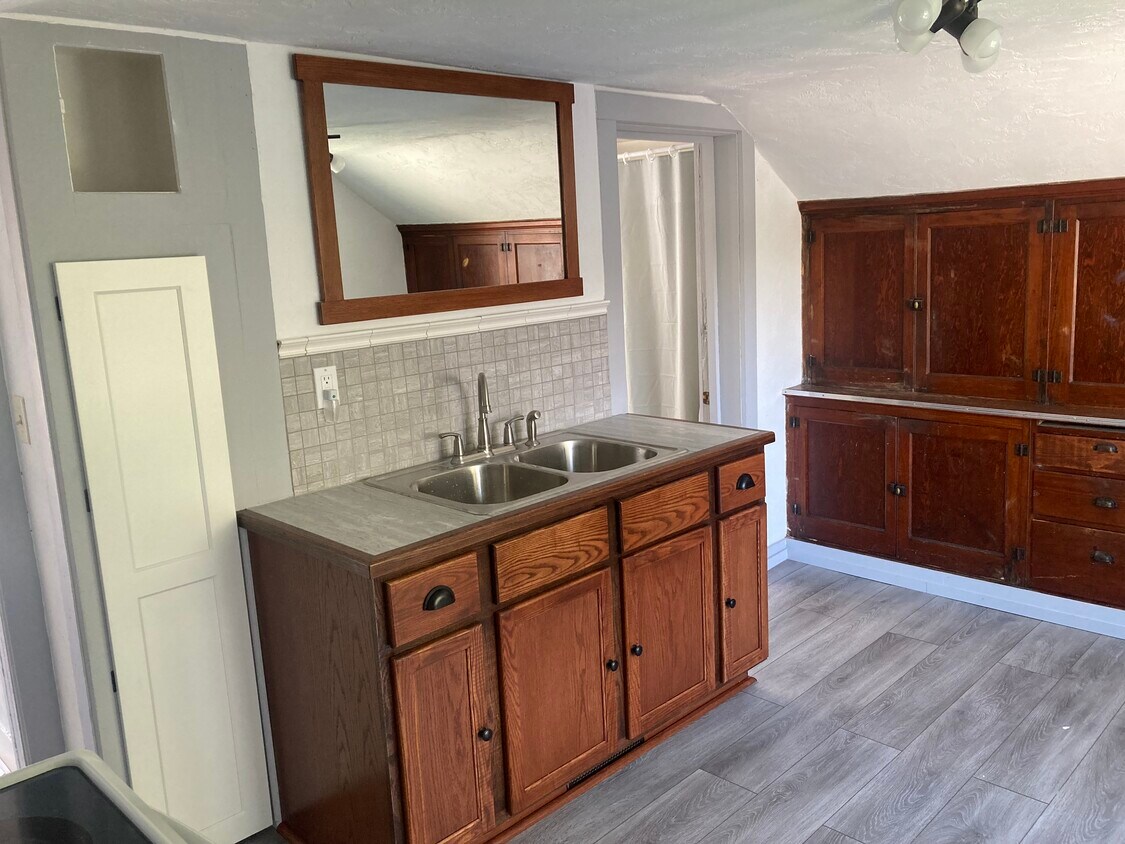 Kitchen - 819 N Superior St