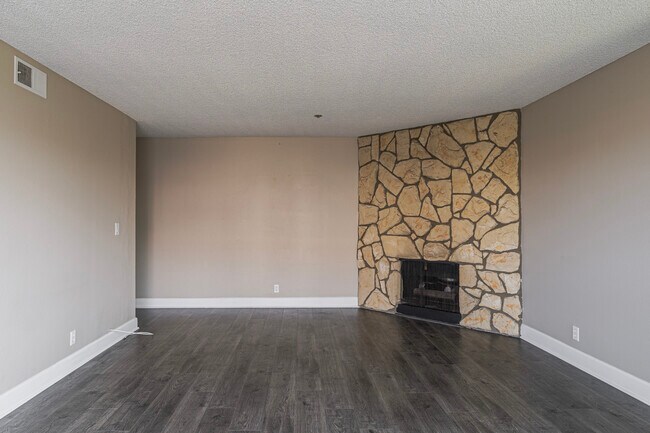 Building Photo - 230 S Catalina Ave