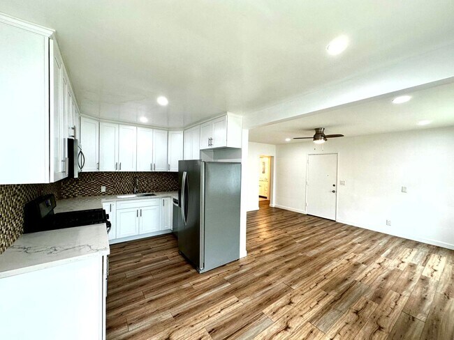 Foto del edificio - 5721-5723 Tilden Avenue
