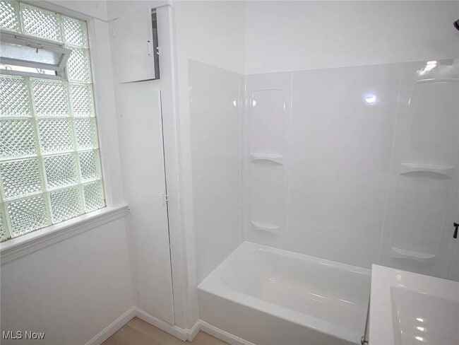 Building Photo - 3219 W 86th St