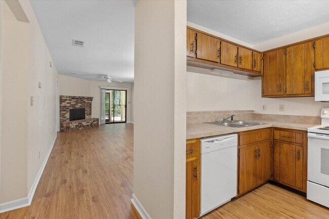 Foto del edificio - 3208 Ginger Dr