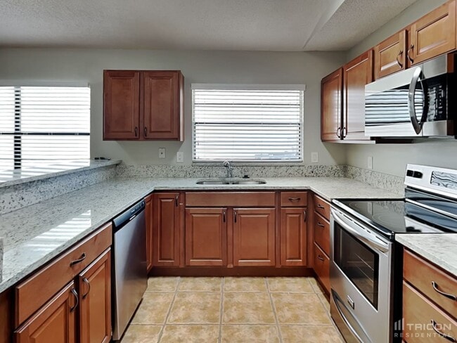 Building Photo - 860 N Lake Sterling Ct