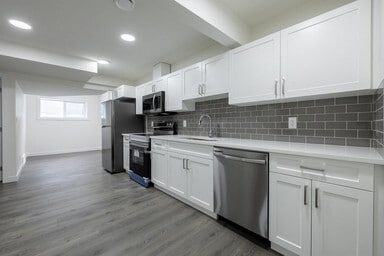 Building Photo - 9823-9107 107 Ave