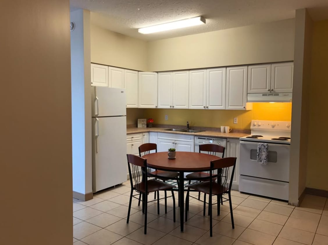 Photo du bâtiment - 251-251 Lester St