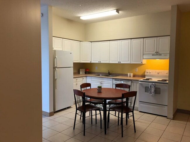 Photo du bâtiment - 604-604 Lester St