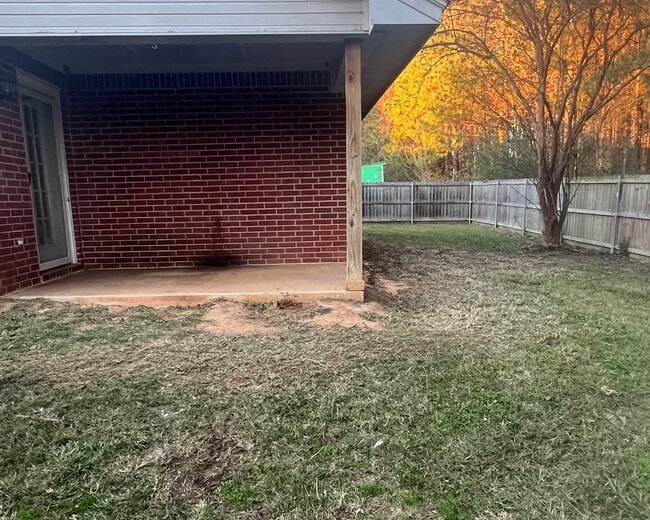 Building Photo - 1102 Dierks St