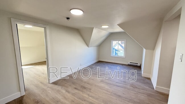 Building Photo - 4587-4587 Ryerson Crescent