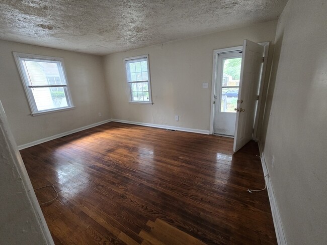 Building Photo - 3415 Meadowbridge Rd