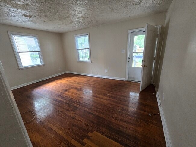 Foto del edificio - 3415 Meadowbridge Rd