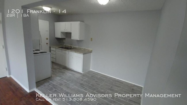 Building Photo - Renovated apartment!