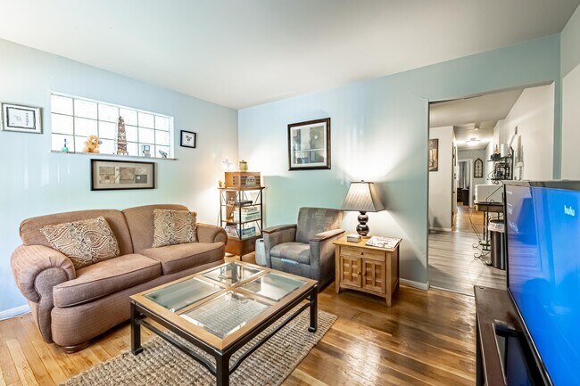 Living Room - 3215 Shenandoah Ave