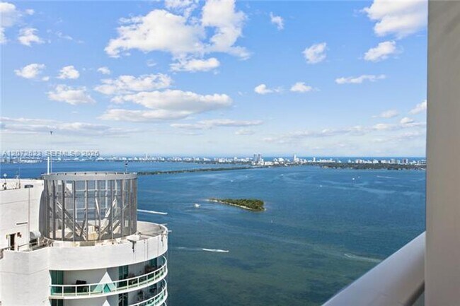 Foto del edificio - 488 NE 18th St