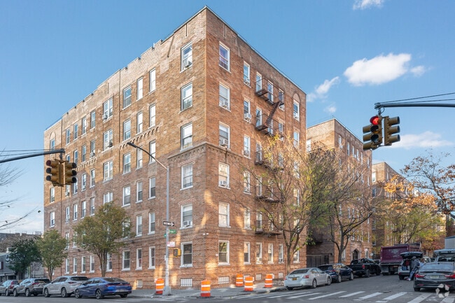 Wade Hampton Apartments