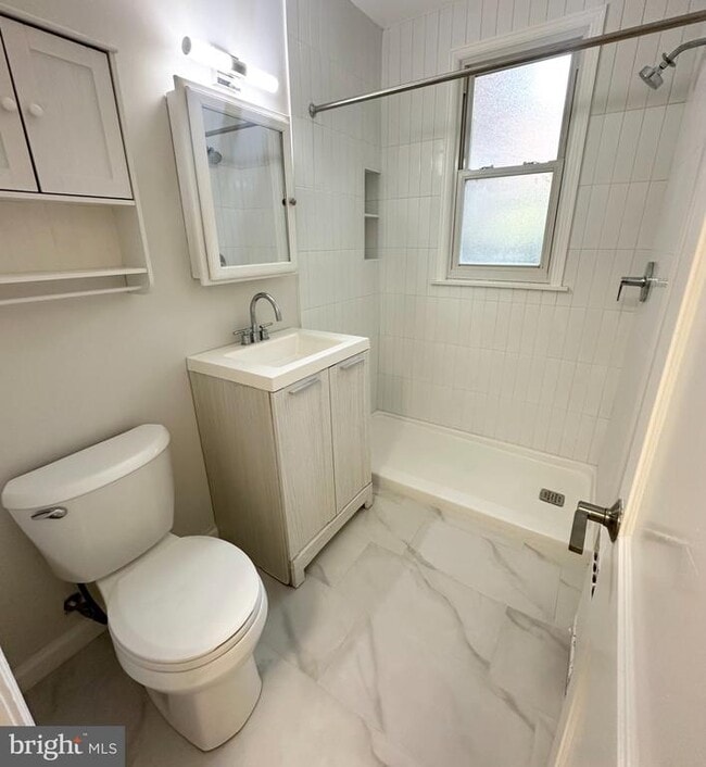 Building Photo - 4004 Beecher St NW