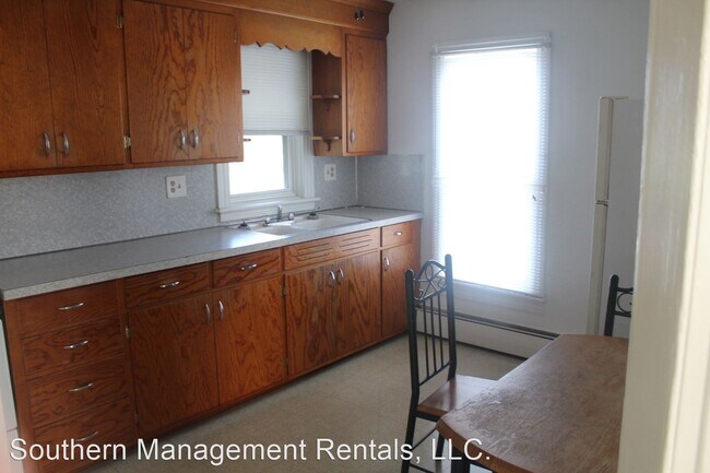 Foto del edificio - 1 br, 1 bath House - 23 Center St 2nd Floor