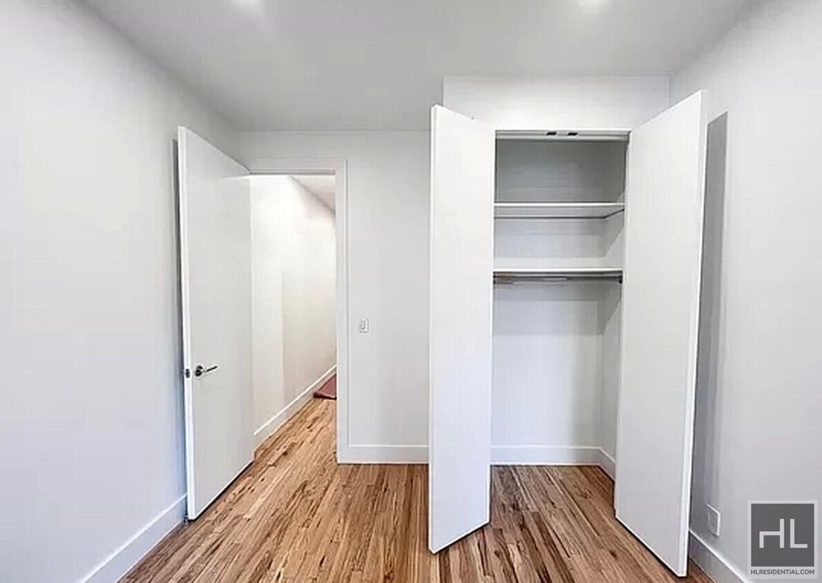 Foto del edificio - BRIGHT EAST VILLAGE DUPLEX APARTMENT NEAR ...