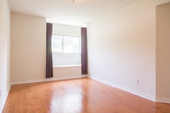 Building Photo - 33 S Boulder Cir