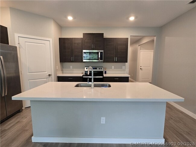 Foto del edificio - 1404 NE White Pine Terrace